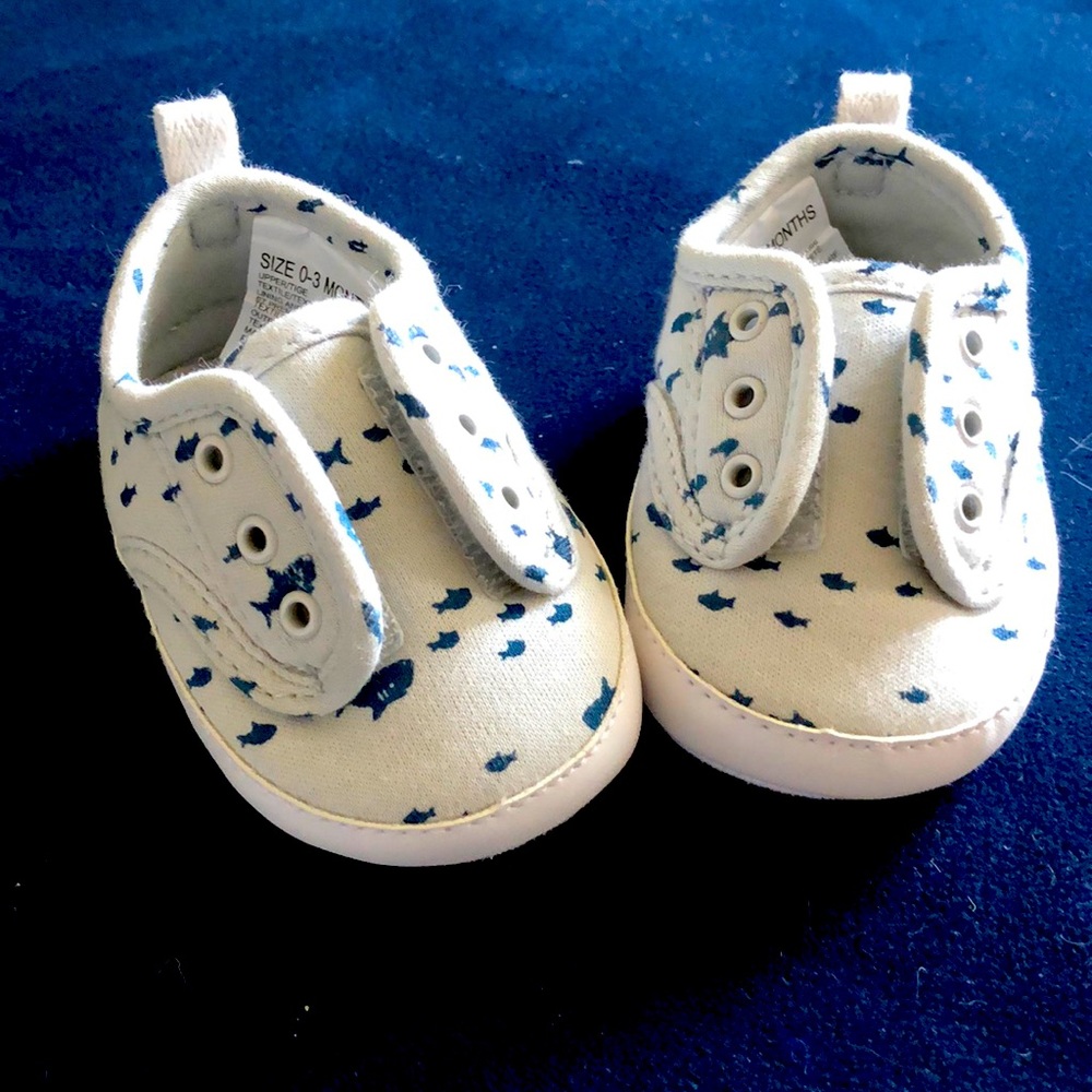 DONATED Gymboree Grey and Blue Fishy Feet shoes